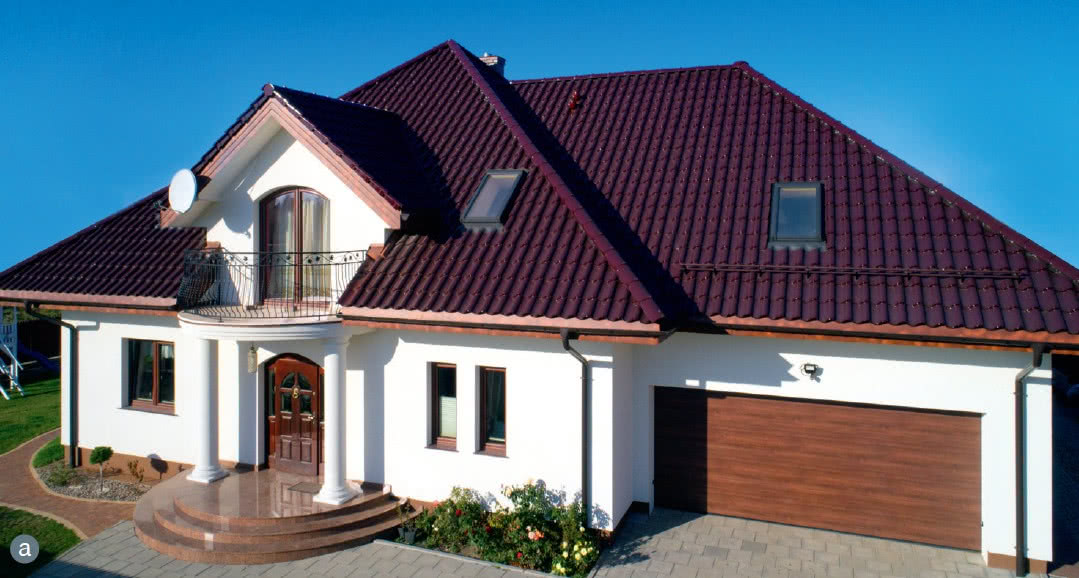Dachówki ceramiczne to niewielkie elementy, dlatego można nimi kryć również dachy o bardziej skomplikowanych kształtach - bez obaw, że podczas prac dekarskich powstanie dużo odpadów. Dachówki ceramiczne to niewielkie elementy, dlatego można nimi kryć również dachy o bardziej skomplikowanych kształtach - bez obaw, że podczas prac dekarskich powstanie dużo odpadów.